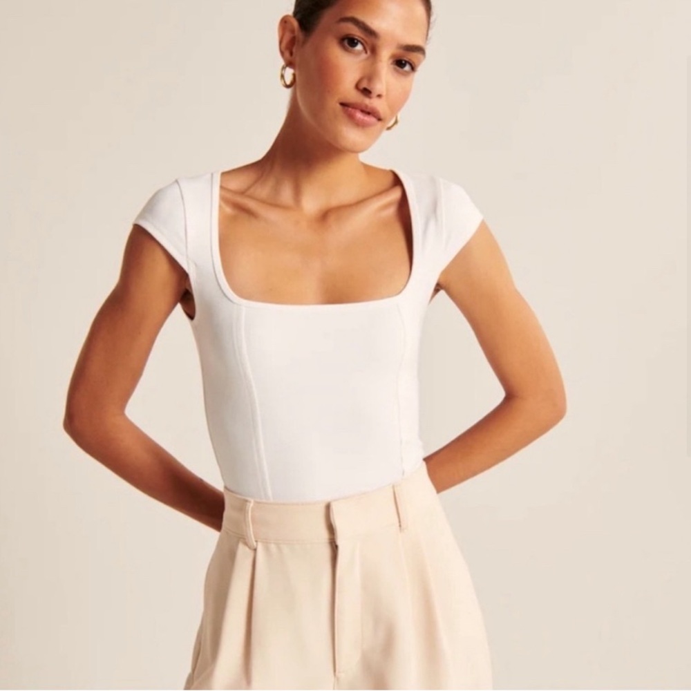 Abercrombie and Fitch Seamless Fabric Cap Sleeve Tee in White/L